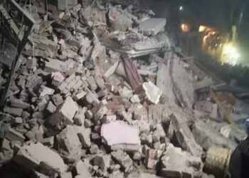 عاجل | الدفع ب5 سيارات إسعاف لموقع انهيار عقار بمنطقة إمبابة 1
