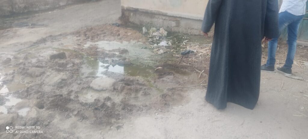 قرية الكولة بأخميم خارج نطاق الخدمة.. توقف مشروع الصرف الصحي والمياه الجوفية تغرق الشوارع والمنازل 6