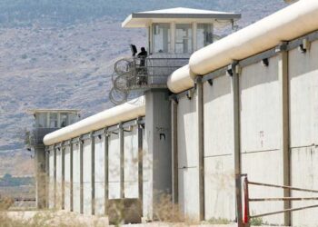 بسبب معلقة.. إسرائيل تبدأ حملة "مسح هندسي" فى سجون الاحتلال بحثاً عن أنفاق 1