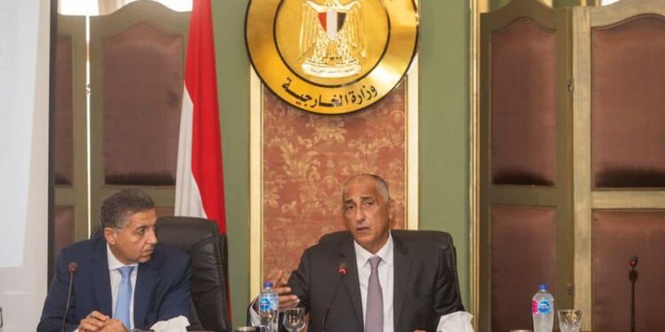 محافظ البنك المركزي يلتقي سفراء مصر المنقولين للعمل بالخارج (صور) 1