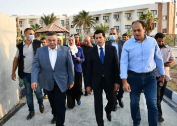 وزير الرياضة و محافظ البحر الأحمر يتفقدان أعمال التطوير بالمدينة الشبابية في الغردقة