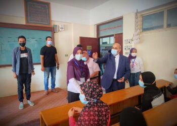رئيس جامعة المنيا يتابع انتظام تطعيم الطلاب بلقاح كورونا (صور) 3