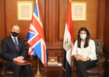 وزيرة التعاون الدولي تلتقي السفير الجديد للمملكة المتحدة بالقاهرة لبحث العلاقات الاقتصادية المشتركة 1