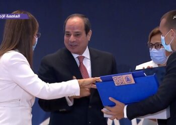 الرئيس السيسى يتسلم تقرير الأمم المتحدة للتنمية البشرية فى مصر 2021