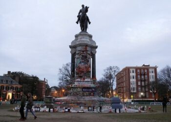 المحكمة العليا في فرجينيا الأمريكية تسمح بإزالة تمثال جنرال من الحرب الأهلية 1