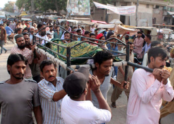 مقتل 8 أشخاص وإصابة 15 آخرين في إطلاق نار أثناء جنازة في باكستان 1