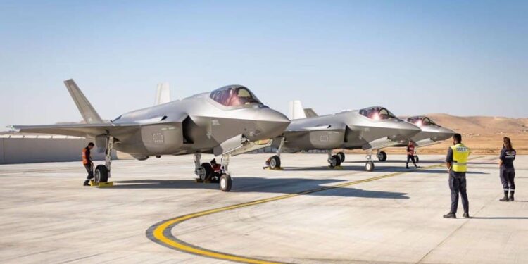 إسرائيل تتسلم 3 طائرات جديدة من طراز "F-35" 1