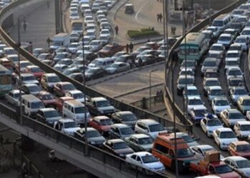 "خد بالك الطريق زحمة".. تكدس مروري في حركة السيارات بالطرق والمحاور الرئيسية بالقاهرة والجيزة 6