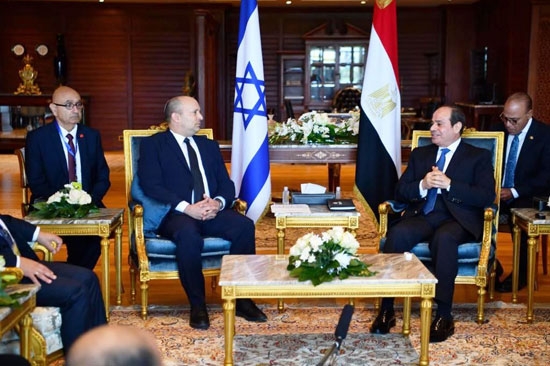 الرئيس السيسي يؤكد لرئيس وزراء إسرائيل: ضرورة الحفاظ على التهدئة بين الفلسطينيين والإسرائيليين ومصر داعمه لكافة جهود تحقيق السلام الشامل 1