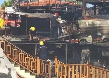السيطرة على حريق مجمع مطاعم جليم بالإسكندرية دون إصابات 1