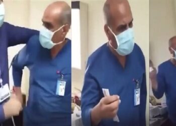 الطبيب في واقعة "اسجد للكلب" الممرض كان بيضحك ضحك هستيري اثناء تصوير الفيديو