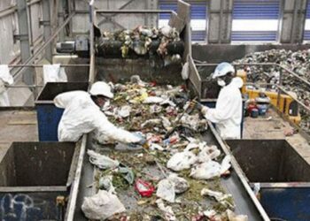 ضبط مصنع بالإسكندرية يستخدم مادة البلاستيك المستخرج من القمامة في التصنيع 5