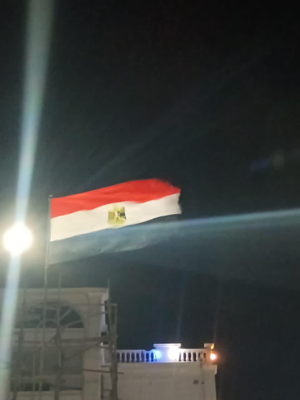 استجابة لـ أوان مصر : تغير علم مصر «المقطوع» بواحد جديد في سوهاج