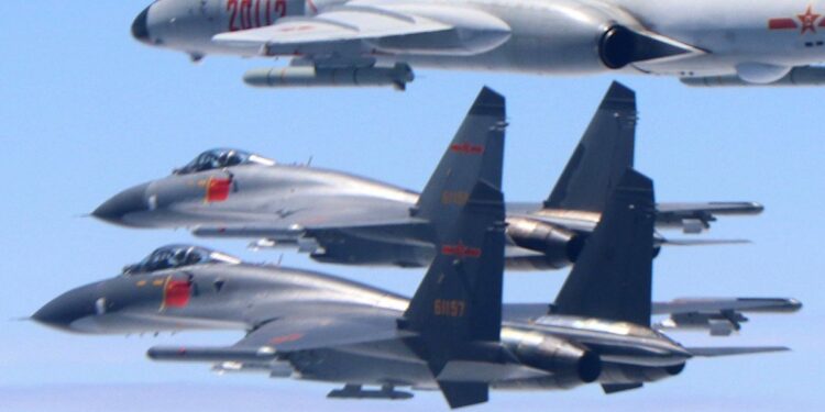 الصين تهدد المجال الجوي لـ تايوان بـ 14 طائرة عسكرية التي تعتبرها مقاطعة منشقة