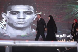 صورة بألف معنى.. قبلة الخطيب على رأس والدة محمد عبدالوهاب تشعل السوشيال 3