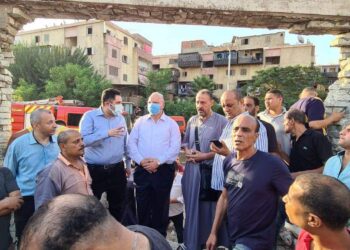محافظ القاهرة يتابع عمليات إطفاء حريق مخزن خشب بالشرابية.. صور 2