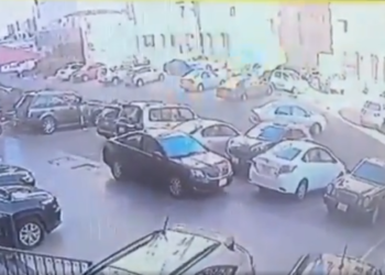 إمرأة تصطدم بـ7 سيارات في الكويت أثناء ركن السيارة وتصيب مصرية 1