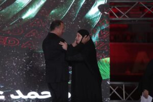 صورة بألف معنى.. قبلة الخطيب على رأس والدة محمد عبدالوهاب تشعل السوشيال 2