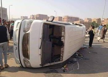 بالأسماء.. إصابة 12 شخص نتيجة انقلاب سيارة ببني سويف