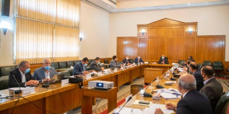 وزير الري يتابع أعمال لجنة إعداد اللائحة التنفيذية لقانون الموارد المائية الجديد 1
