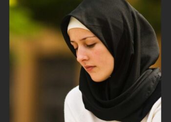 حكم ضرب الزوجة التي ترفض لبس الحجاب.. الإفتاء ترد 1