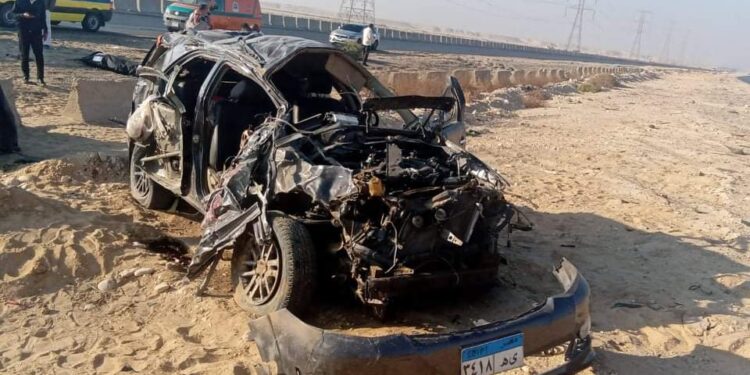 مصرع 8 أشخاص في حادث انقلاب سيارة بالطريق الصحراوي |صور 1