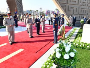 بـ مناسبة 6 أكتوبر.. الرئيس السيسي يضع نُصب تذكارية لشهداء القوات المسلحة (صور) 5