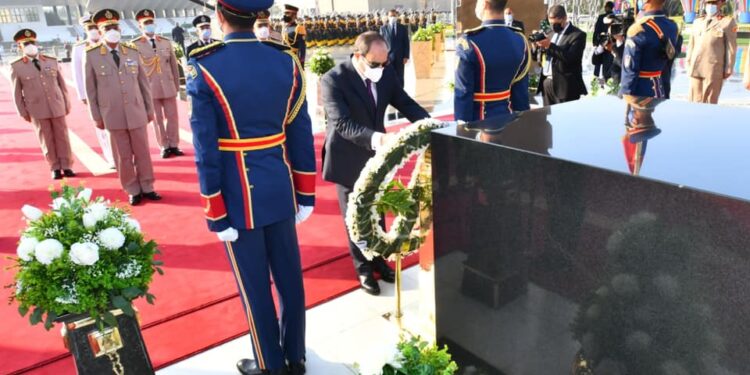 بـ مناسبة 6 أكتوبر.. الرئيس السيسي يضع نُصب تذكارية لشهداء القوات المسلحة (صور) 1