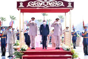 بـ مناسبة 6 أكتوبر.. الرئيس السيسي يضع نُصب تذكارية لشهداء القوات المسلحة (صور) 8