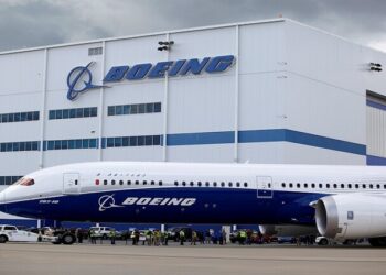 "بوينج" تكشف عيبا جديدا في طائرتها "دريم لاينر 787" 4