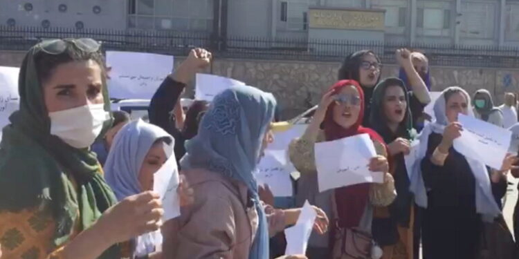 مظاهرات نسائية في «كابول» تُطالب حركة طالبان بإحترام حقوق المرأة 1