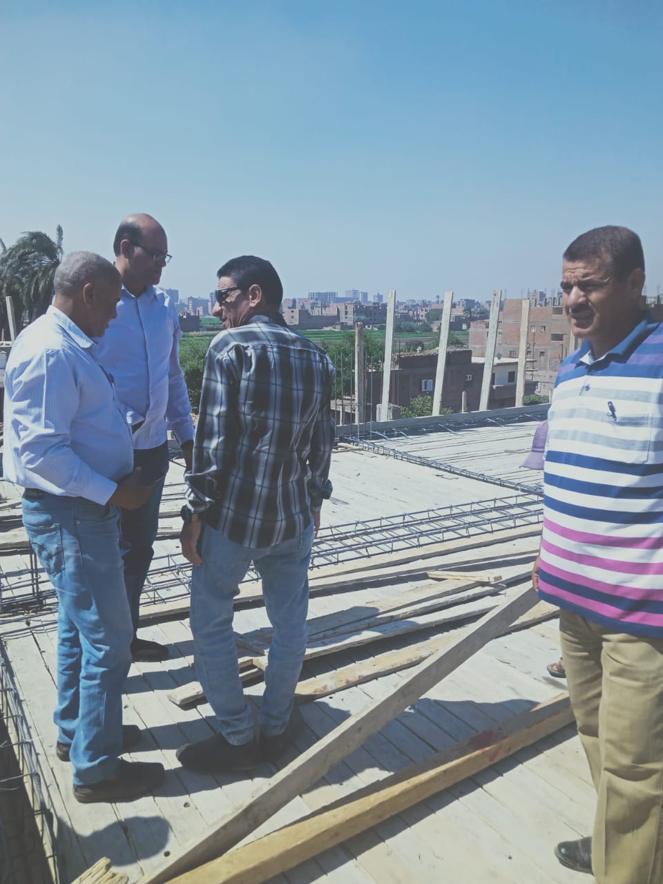 مجلس مدينة أخميم ينفذ إزالات فورية لمباني مخالفة "صور" 3