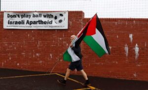 جماهير اسكتلندا تعلن تضامنها مع فلسطين في مباراة إسرائيل 1