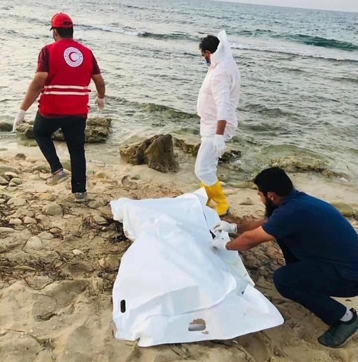 الهلال الأحمر الليبي ينتشل 17 جثة مهاجر إلى إيطاليا 5