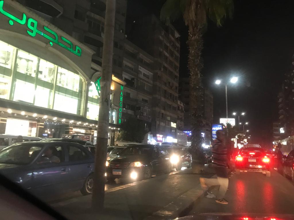 شلل مروري في شارع فيصل بالجيزة بسبب اغلاق الهرم