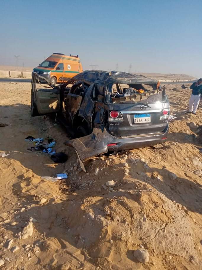مصرع 8 أشخاص في حادث انقلاب سيارة بالطريق الصحراوي |صور 2