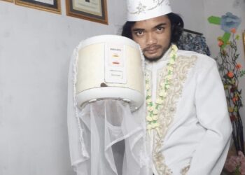 إندونيسي يتزوج "آلة طبخ الأرز" ووصفها بـ: الشريك الهادئ والمثالي.. وطلقها بعد 4 أيام فقط 1