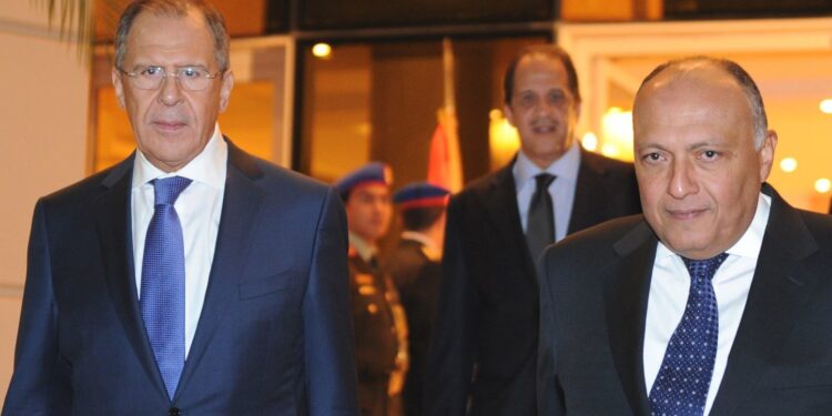 المونيتور: القاهرة ترغب في استيعاب أمريكا وروسيا معاً