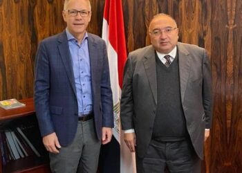 السفير المصري بالنرويج يلتقي بالرئيس التتفيذي لشركة "سكاتك" لزيادة استثماراتها بمصر 2