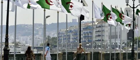 الجزائر تغلق مجالها الجوي