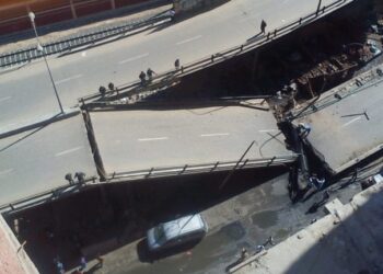 مصرع وإصابة 16 شخصًا في انهيار جزء من كوبري وانقلاب سيارة بالإسكندرية .. عاجل