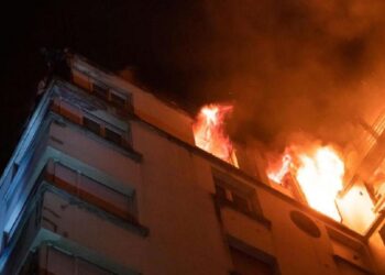 السيطرة على حريق داخل شقة سكنية فى منطقة بولاق الدكرور 4