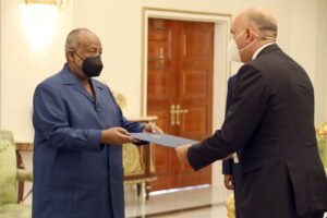 السفير المصري يلتقى رئيس جيبوتي لتقديم أوراق اعتماده 2