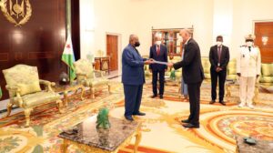 السفير المصري يلتقى رئيس جيبوتي لتقديم أوراق اعتماده 1