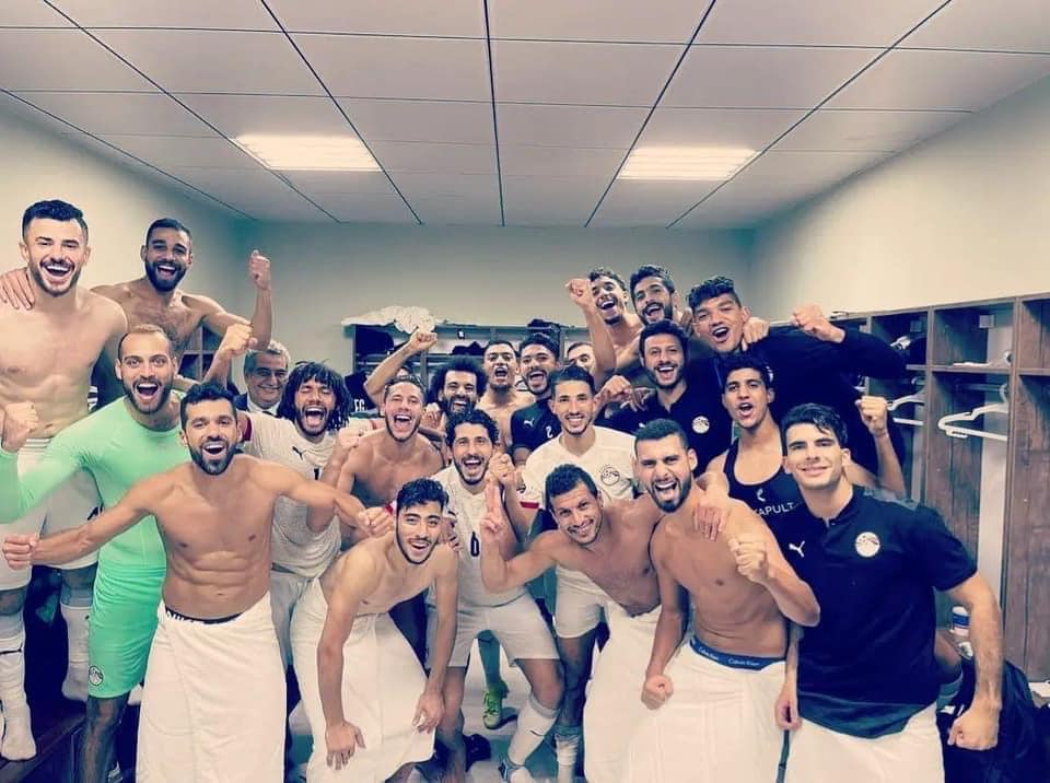 بالصور.. لاعبو المنتخب يحتفلون بالفوز على ليبيا 1