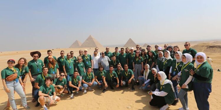 وزارة الشباب تنظم جولة سياحية للوفد الروسي بمنطقة أهرامات الجيزة وبرج القاهرة (صور) 1