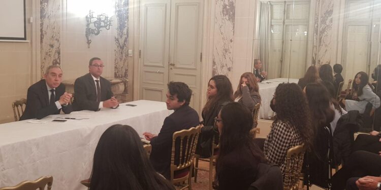 سفير مصر في فرنسا يلتقى مع الطلبة المصريين 1
