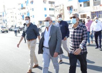 محافظ بورسعيد يتابع سير العمل في تطوير شارع 23 ديسمبر 5