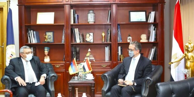 وزير السياحة والآثار يستقبل سفير دولة أرمينيا بالقاهرة 1