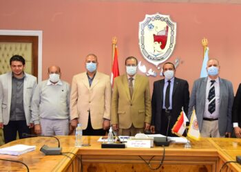جامعة سوهاج والهيئة القومية لسكك حديد مصر يناقشان آليات توقيع بروتوكول للتعاون 1
